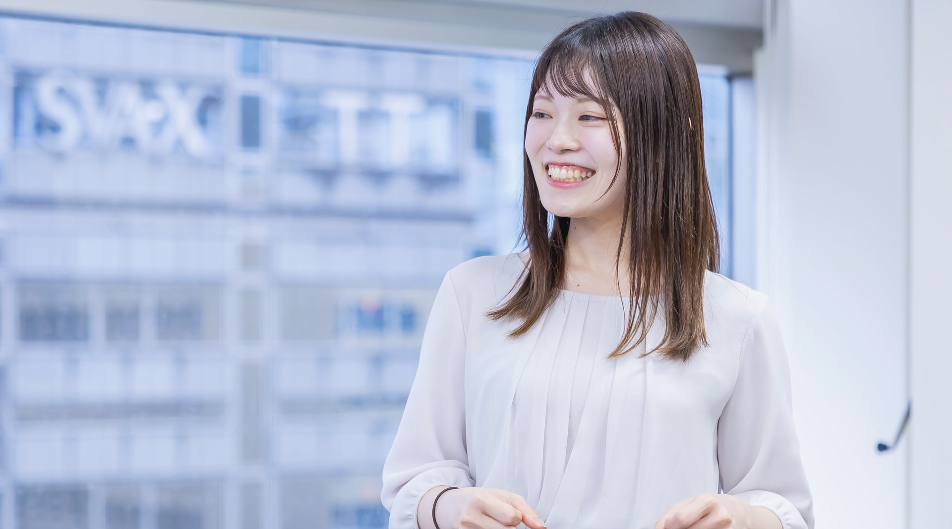 リーディングマークのオフィスで働く社員