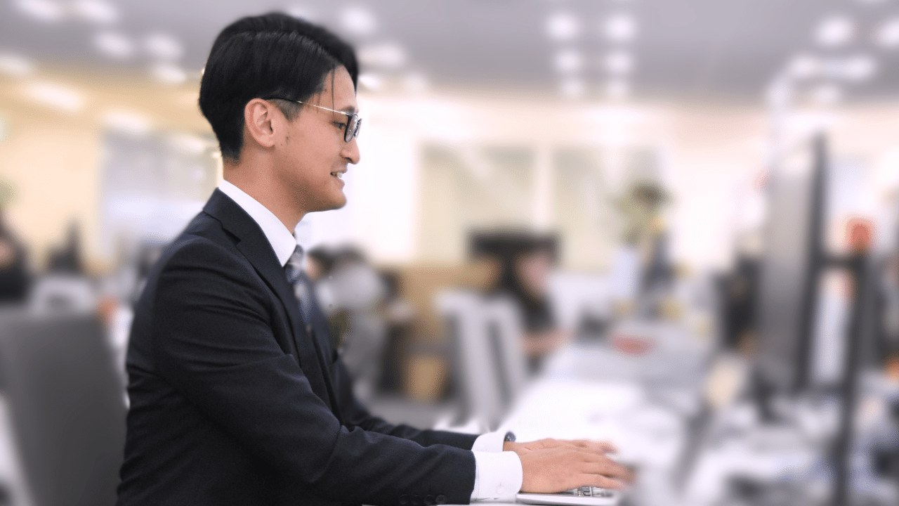 エムスリーキャリア 執務スペースで働く社員
